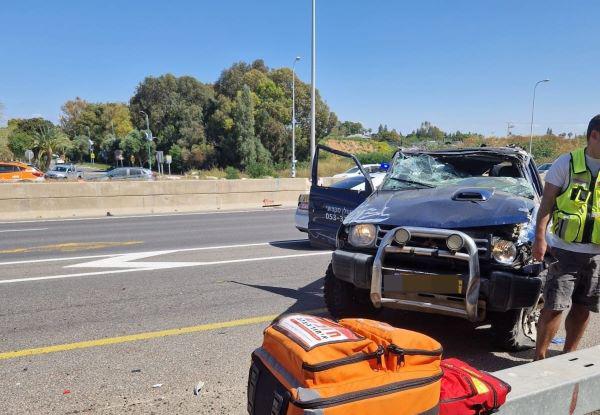 חמישה פצועים כתוצאה מהתהפכות רכב סמוך רשפון חמישה פצועים כתוצאה מהתהפכות רכב סמוך רשפון