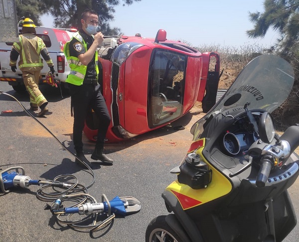 צילום: דוברות כבאות והצלה נתניה לכוד בתאונת דרכים בסמוך לחוות רונית