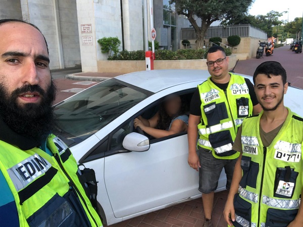 שלושה ילדים חולצו מרכב שננעלו בתוכו בנתניה