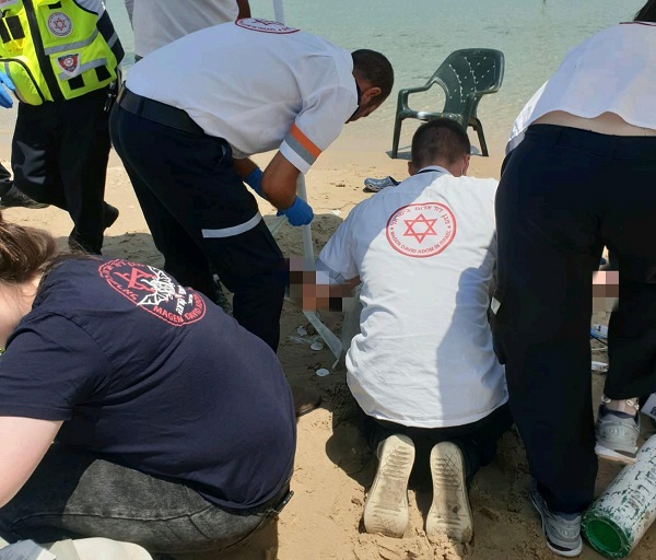 ארכיון | צילום: מד"א גולש איבד הכרתו בזמן שגלש בסמוך לחוף פולג