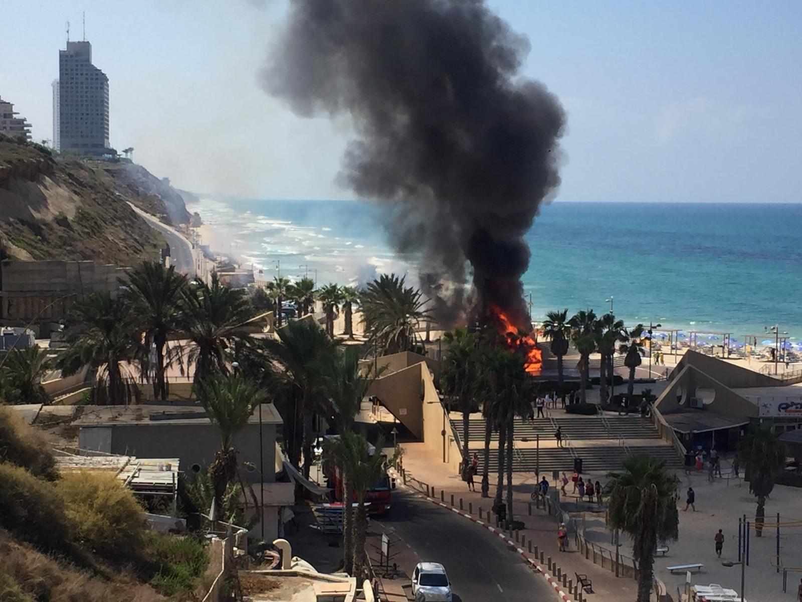 צילום: איציק בן שושן צפו- שריפה בחוף סירונית נתניה