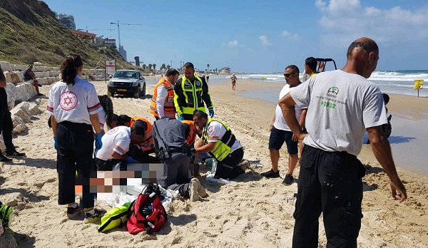 בן 60 מת כתוצאה מטביעה בנתניה צילום: אבו סעיד דוברות מד"א בן 60 מת כתוצאה מטביעה בנתניה