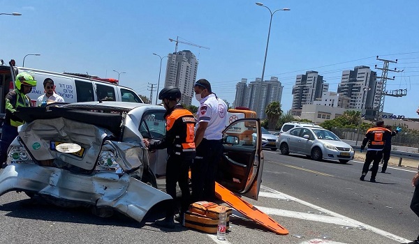 זירת האירוע | צילום: איחוד הצלה פצועה בינוני בתאונה בכביש החוף בסמוך למחלף נתניה