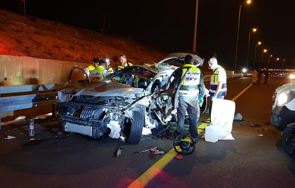 הרכב שהתפוצץ | צילום: אהרון פישר  פיצוץ הרכב ככל הנראה בשל סכסוך עבריינים מנתניה 