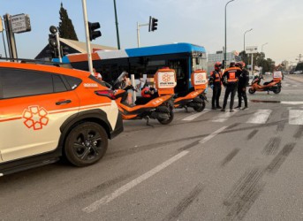 תשעה פצועים בתאונה בין כלי רכב ואוטובוס בנתניה