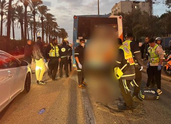 הולך רגל נהרג מפגיעת אוטובוס בנתניה