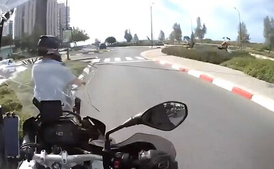 קטין בן 15 נעצר לאחר מרדף אופנוע בנתניה