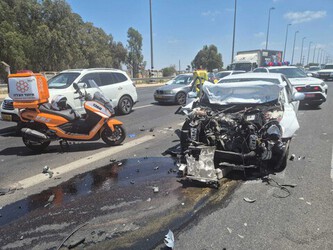 שני פצועים בתאונה סמוך לבית ליד