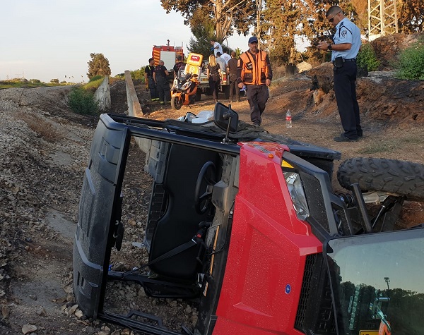 צילום: דוברות איחוד הצלה  טרקטורון התהפך בנתניה - הרוכב נפצע בינוני