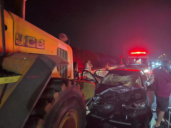 זירת האירוע | צילום: איחוד הצלה  שלושה פצועים בתאונה בין רכב פרטי לטרקטור