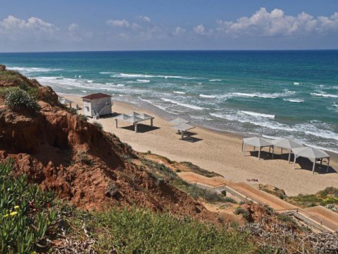 חתונה בקרית צאנז  חתונה רבת משתתפים בנתניה בניגוד להנחיות