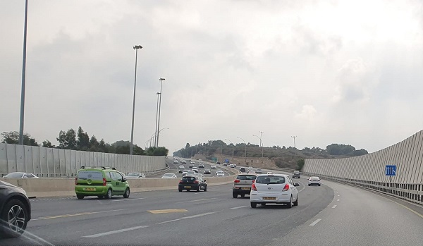 קיר אקוסטי באזור וינגייט | צילום: ארכיון  קיר אקוסטי להפחתת מפגעי רעשי התחבורה בנתניה