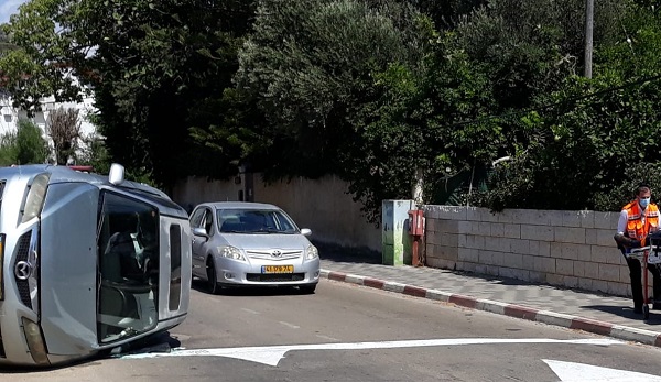 צילום: איחוד הצלה נהג רכב התהפך בכפר ויתקין נפצע בינוני