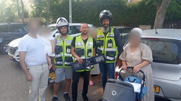 נתניה - שתי תינוקות ננעלו ברכב  