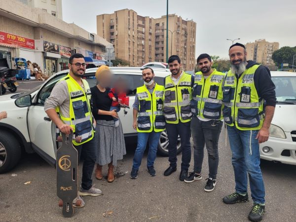 פעוט חולץ מרכב בנתניה צפו - פעוט חולץ מרכב בנתניה  