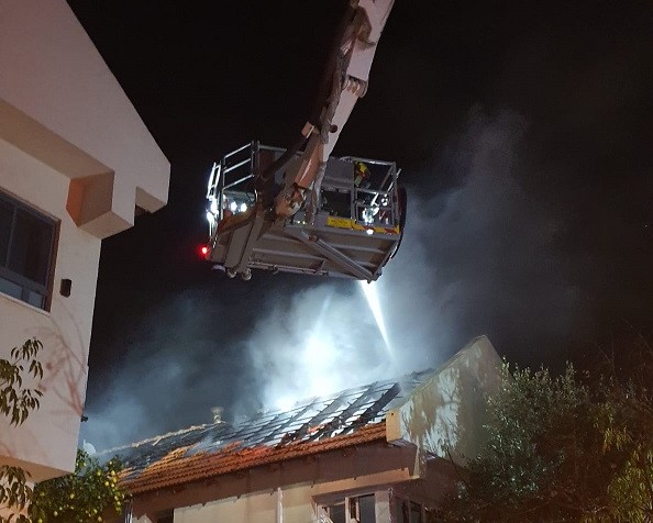 צילום: כיבוי והצלה תיעוד - שריפה פרצה בבית פרטי בצור יגאל