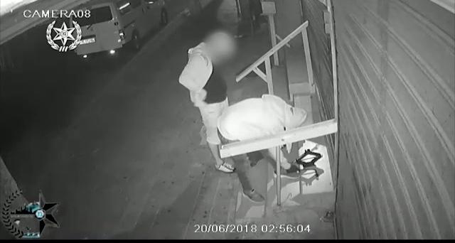 תושבי נתניה נעצרו על חם עת שיצאו למסע פריצות 