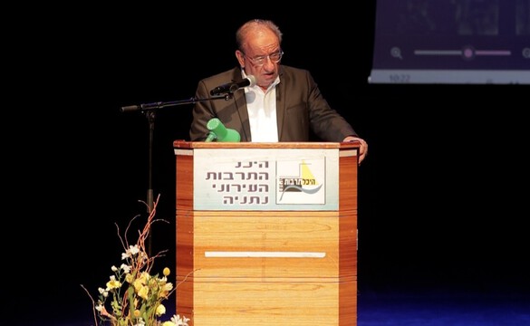 אנשים בנתניה - סיוע קהילתי ויום השואה בצרפתית: סיפורו של ההיסטוריון הוותיק מנתניה
