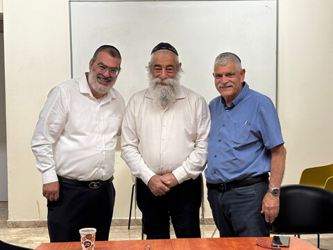 אירועים בנתניה והסביבה - סיום עונה חגיגי ל"חכמין בחמישי" עם אריאל זילבר וחנן בר סלע