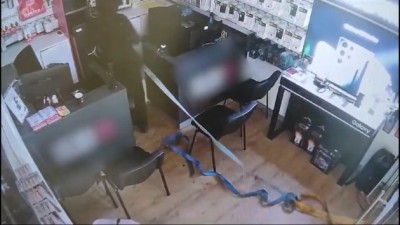 צפו: ניסה לגנוב כספת מרשת מרכולים בנתניה