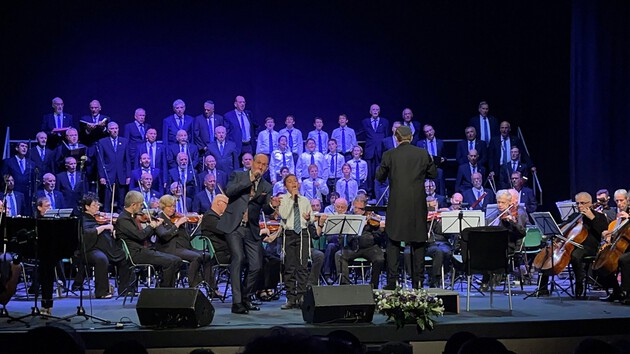  נתניה התמלאה ניגון: קונצרט "עולמות שלובים" ריגש אלפים