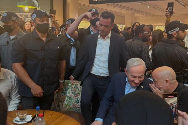 רכילות בנתניה - ראש הממשלה בנימין נתניהו הגיע לביקור בנתניה