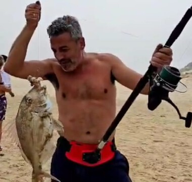 דייג בחוף פולג (וידאו) דייג בחוף פולג (וידאו)