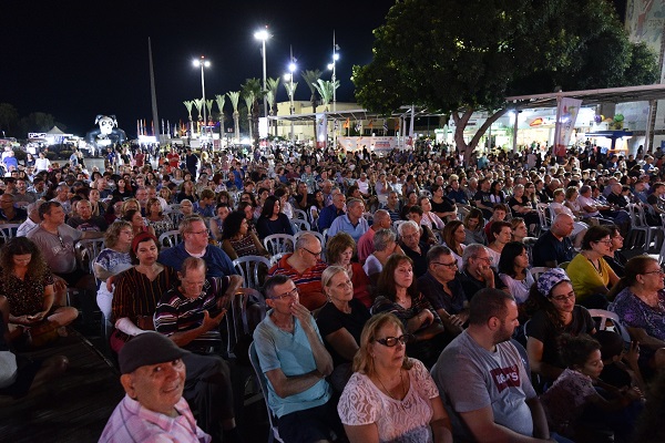 רכילות בנתניה - מאות תושבים הגיעו לצפות בקאמרית הקיבוצית