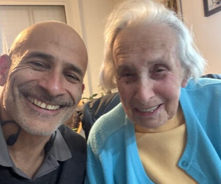  הסוד של חווה בת ה־100: “לחיות את החיים בצורה חיובית”