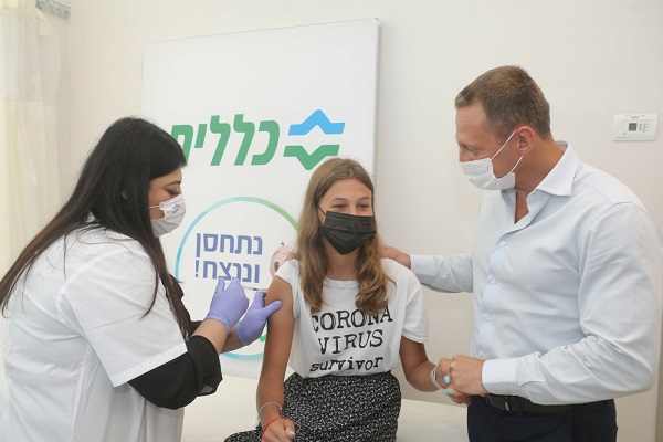 שר התיירות יואל רזבוזוב חיסן את ביתו ניקול לקורונה