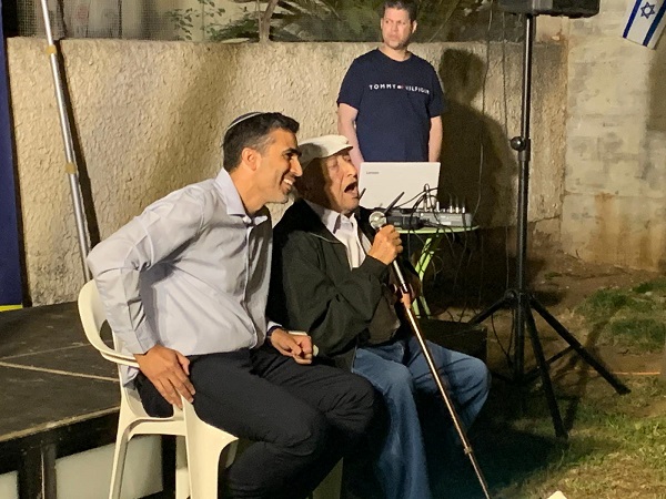 רכילות בנתניה - הרמת כוסית לקראת יום העצמאות בביתו של יוני שטבון