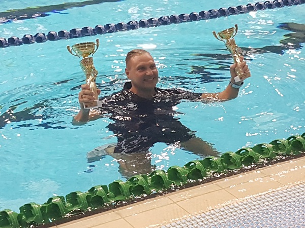 מר דימה ריבנסקי, מאמנה הראשי של אגודת הפועל דולפין אגודת הפועל דולפין היא אלופת ישראל בשחייה לשנת 2018