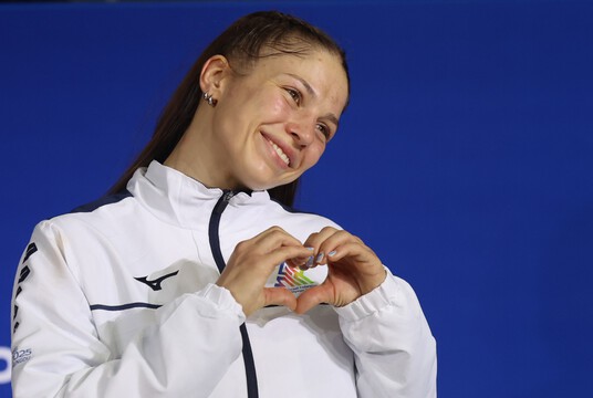 חדשות ספורט - לוחמת הקיקבוקסינג מנתניה שזכתה במדליית כסף במשחקי העולם