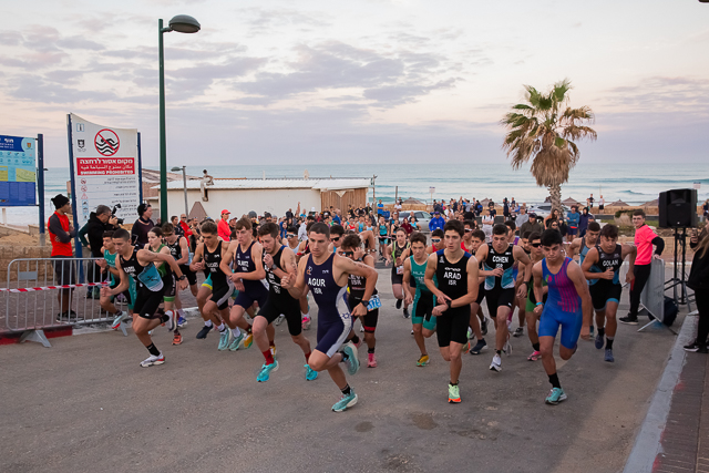 צילום: נורית מוזס מאות ספורטאים השתתפו בטריאתלון ה-18 בנתניה     