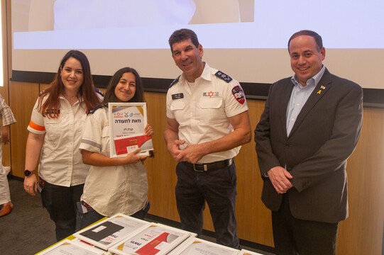 לין קבלן מבית חרות נבחרה כמתנדבת מצטיינת במד"א לין קבלן מבית חרות נבחרה כמתנדבת מצטיינת במד"א
